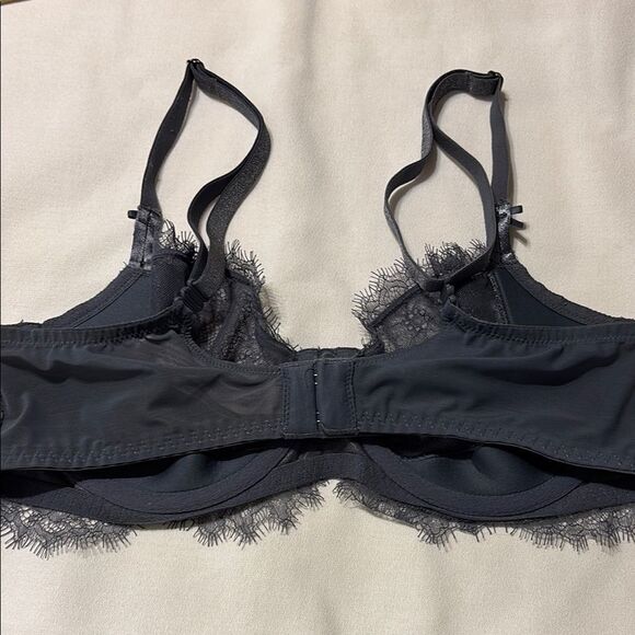 Victoria's Secret Dream Angel Push-Up with underwire/no padding - Picture 2 of 9